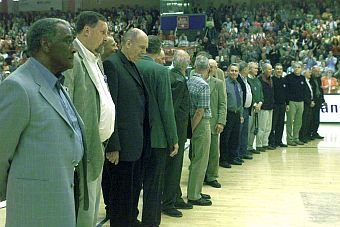 Die ehemaligen MTV-Spieler wurden vor dem Spiel gegen Bamberg vom Osthallenpublikum mit tosendem Applaus bedacht.